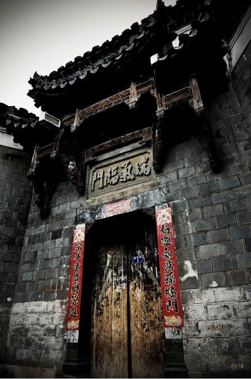琳娜整理房间